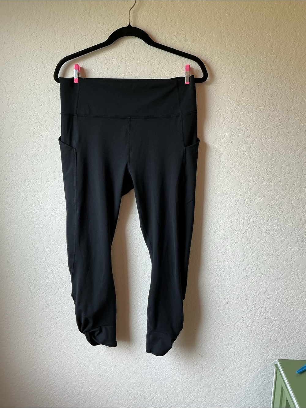 Fabletics High Waist Capri Leggings Black Side Pockets XL